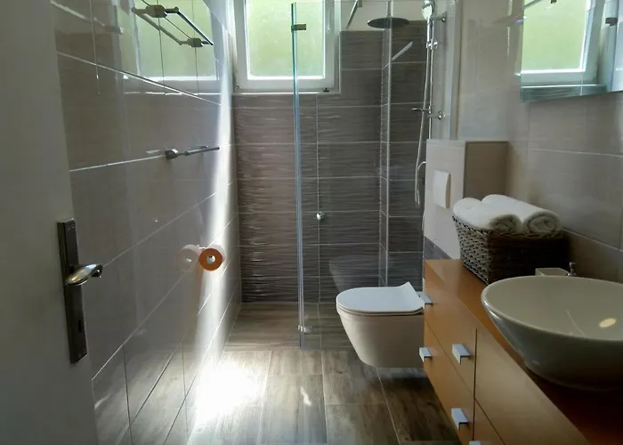 Edina Pag アパート *