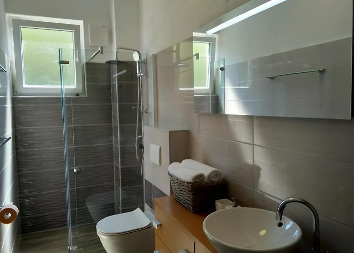 Edina Pag アパート *