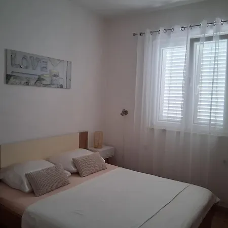 Edina Pag Apartman *