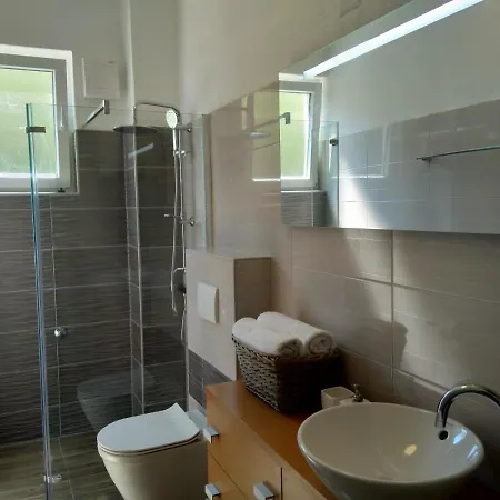 Edina Pag Apartamento *