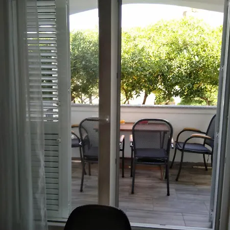 Edina Pag Διαμέρισμα Pag Town