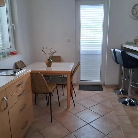 Διαμέρισμα Edina Pag *